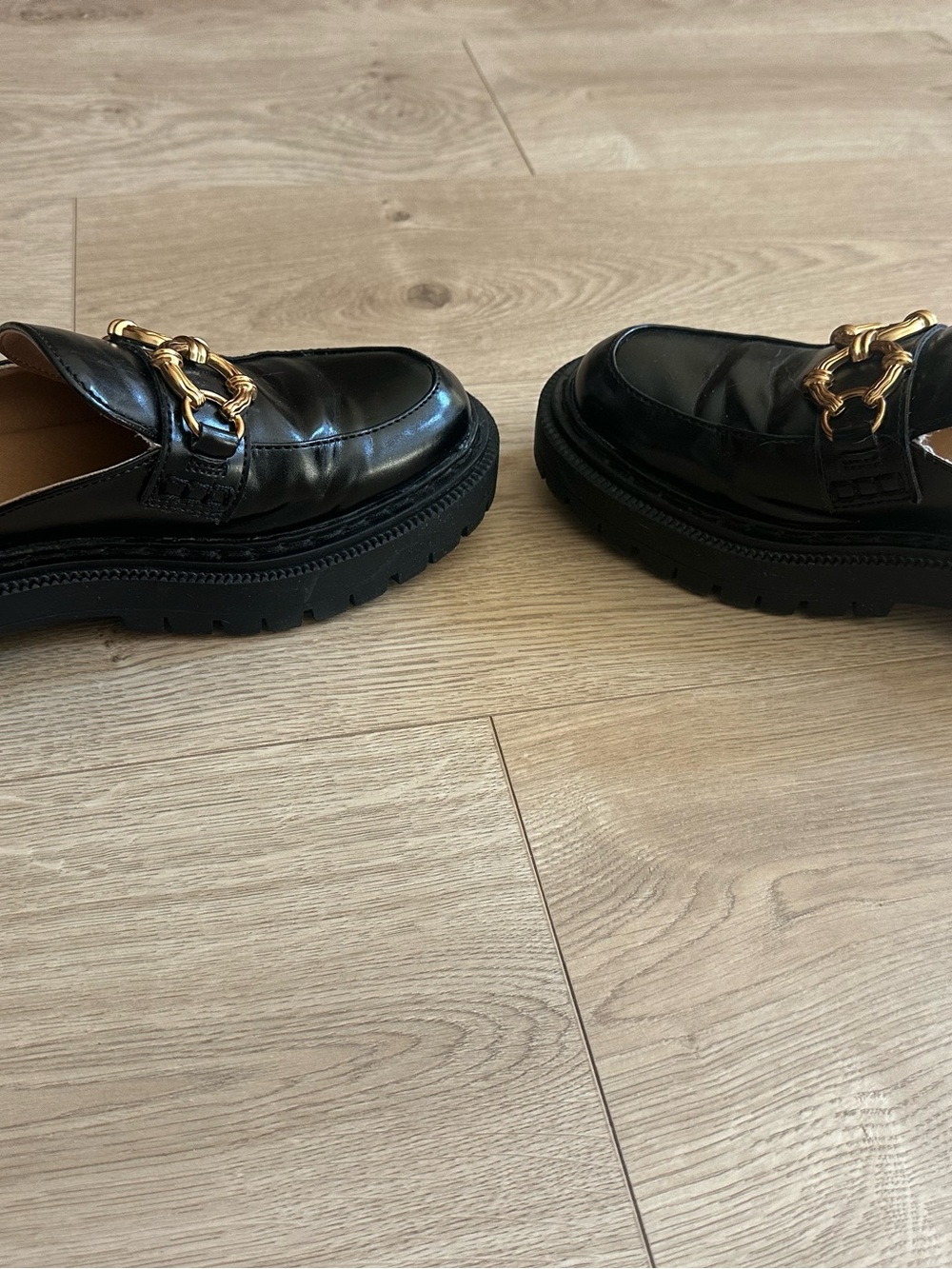 Sam Edelman a Circus Slip-On Loafers with Gold Chain Detail - Picture 2 of 4